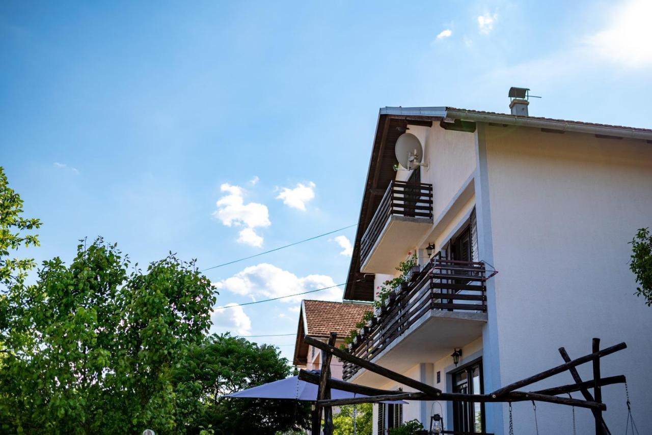 Apartments Fuma Otočac Exterior foto
